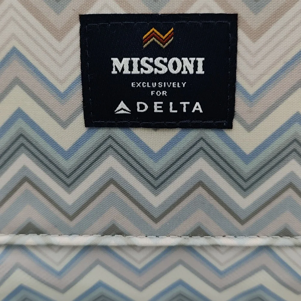 DELTA AIRLINES ONE by MISSONI amenity kit  cosmetic Bag